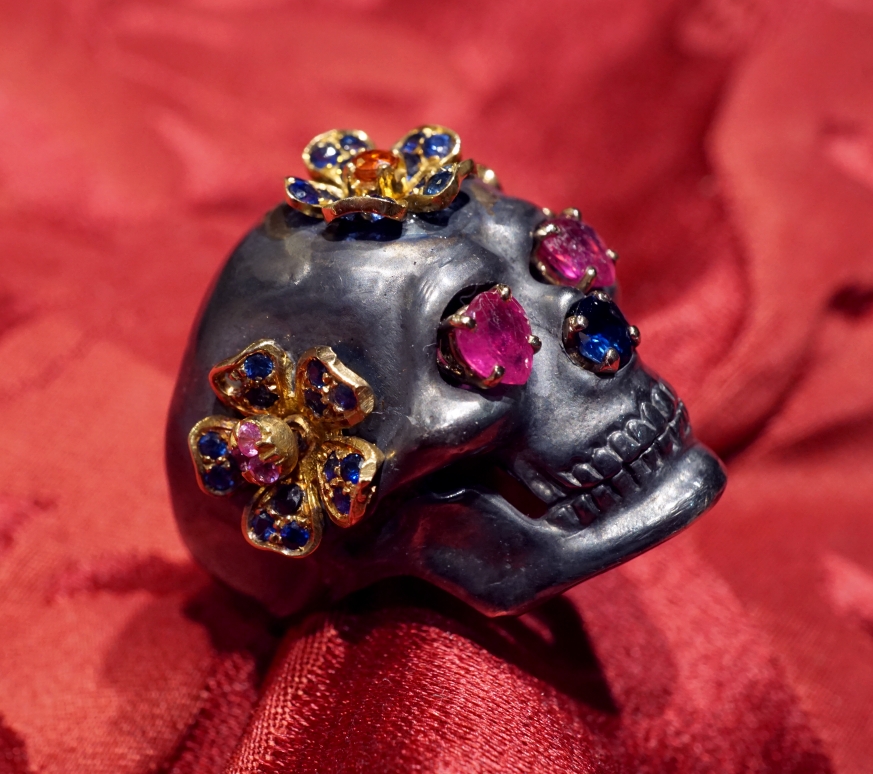 skull ring meaning